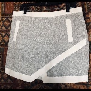 NWOT Banana Republic White & Black Classic Short Skirt.